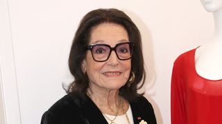 Deuxième jeunesse pour Nana Mouskouri qui cartonne à 90 ans grâce à une série Netflix