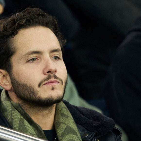 Nouveau défi pour le compagnon de Florence Foresti 

Alexandre Kominek dans les tribunes lors du match de Ligue Des Champions 2024-2025 (LDC) "PSG - Brest (7-0)" au Parc Des Princes © Cyril Moreau/Bestimage