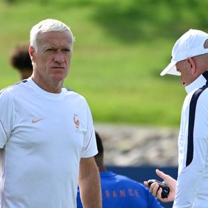 Malgré l'absence de Didier Deschamps, les Bleus se sont largement imposés face à la Norvège (4-1) et se sont qualifiés pour les seizièmes de finale.

Le sélectionneur français Didier Deschamps lors d'une séance d'entraînement de l'équipe de France, à l'université de Pennsylvanie, le 21 juin 2026 à Philadelphie, en Pennsylvanie. 

Photo de Olivier Douliery/ABACAPRESS.COM