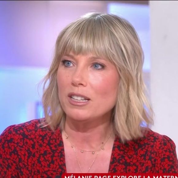 Invitée sur le plateau de "C à vous" vendredi dernier, Mélanie Page est venue présenter son premier roman, "Peaux à peaux", paru aux éditions Albin Michel.

Mélanie Page dans "C à Vous" sur France 5 pour la promotion de son livre "Peaux à peaux".