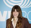 Sur place, elle a mis en place un mode de vie éco-responsable avec compost, potager et panneaux solaires.

Lou Doillon - Remise des Prix International Woolmark 2023 au Mini Palais à Paris le 15 mai 2023. L'International Woolmark Prize met en avant la beauté et la versatilité de la laine mérinos australienne en récompensant les designers les plus prometteurs à travers le monde. Ce prestigieux prix a été remis par le passé à de nombreuses légendes de l'industrie de la mode. © Marc Ausset-Lacroix/Bestimage
