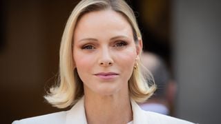 Pour la rentrée, Charlene de Monaco renoue avec le costume : un look immaculé pour un rendez-vous solennel avec le prince Albert