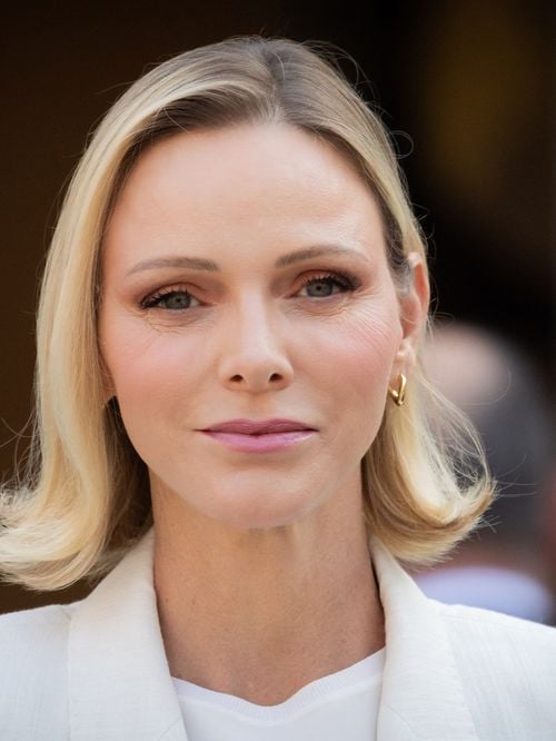 Pour la rentrée, Charlene de Monaco renoue avec le costume : un look immaculé pour un rendez-vous solennel avec le prince Albert