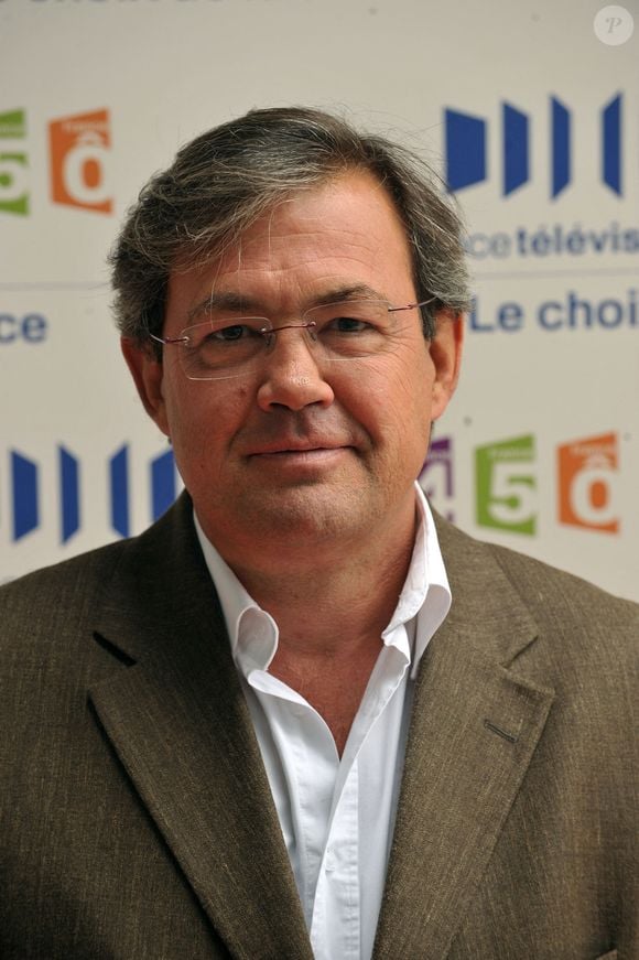 Le présentateur Benoit Duquesne assiste à la conférence de presse de France Télévisions à Paris, France, le 28 août 2008. Photo by Guignebourg-Gorassini/ABACAPRESS.COM