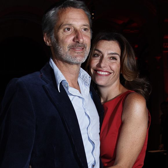 Une rencontre qu’Antoine de Caunes qualifie sans détour de "coup de foudre"...

Antoine De Caunes et sa femme Daphné Roulier