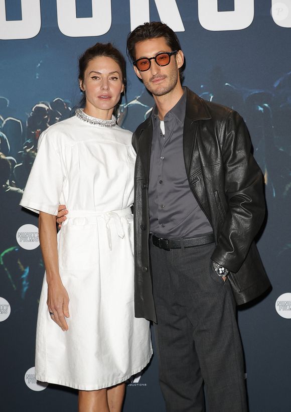 Pierre Niney et sa compagne Natasha Andrews - Avant-première de la série "Gourou" au cinéma Pathé Palace à Paris le 26 janvier 2026. © Coadic Guirec/Bestimage