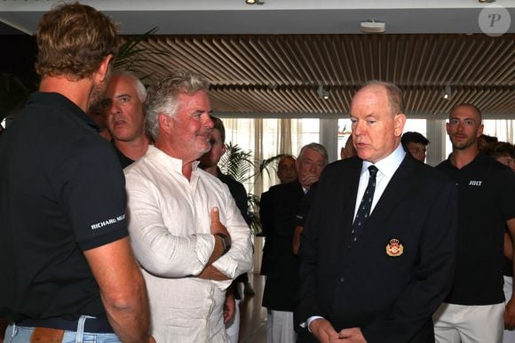 Peter Harrison, le prince Albert II de Monaco - Le prince Albert II de Monaco a félicité les vainqueurs de l'Admiral’s Cup 2025, les 2 équipages du Yacht Club menés par Pierre Casiraghi, vice-président du Y.C.M. à la barre de Jolt 6 et Peter Harrison sur Jolt 3 le 14 septembre 2025.

© Claudia Albuquerque / Bestimage
