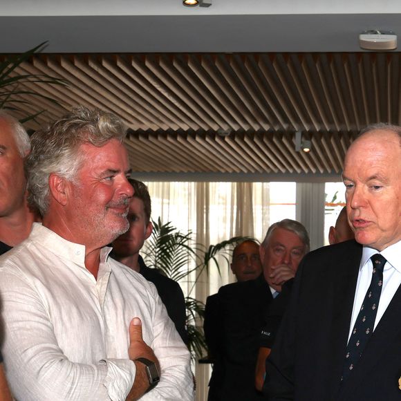 Peter Harrison, le prince Albert II de Monaco - Le prince Albert II de Monaco a félicité les vainqueurs de l'Admiral’s Cup 2025, les 2 équipages du Yacht Club menés par Pierre Casiraghi, vice-président du Y.C.M. à la barre de Jolt 6 et Peter Harrison sur Jolt 3 le 14 septembre 2025.

© Claudia Albuquerque / Bestimage