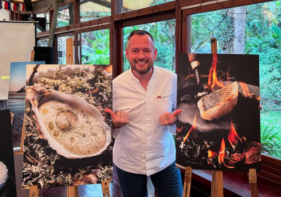 "L'épuisement physique et la santé mentale est arrivée à un stade où nous sommes tous à bout... beaucoup d'entrepreneurs comme moi souffrent dans le silence, développent des maladies !!", lâche-t-il.

David Gallienne, gagnant de "Top Chef" saison 11 en 2020 sur M6.