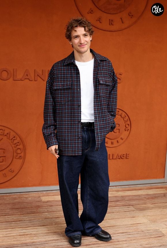 Aliocha Schneider au photocall du village lors des Internationaux de France de Tennis de Roland Garros 2026, à Paris, France, le 6 juin 2026. © Jacovides-Moreau/Bestimage