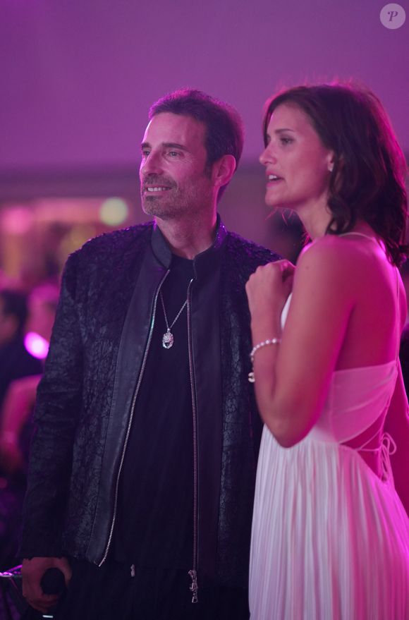 Richard Orlinski (ambassadeur de Hope, parrain du gala), Carole JugeLlewellyn lors de la soirée annuelle de gala de l'association Hope au pavillon Gabriel à Paris le 14 octobre 2025.
L’association HOPE propose, à travers l’équithérapie et de nombreux ateliers artistiques, un accompagnement destiné aux femmes qui, après l’annonce de leur cancer, souhaitent se reconstruire émotionnellement et retrouver confiance en elles, au-delà du parcours médical.

© Anne-Sophie Guebey / Bestimage