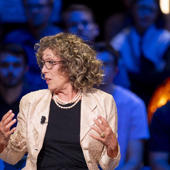 Exclusif - Mireille Dumas lors de l'enregistrement de l'émission "La Boîte à secrets", présentée par F.Bollaert et diffusée le 26 septembre 2025 sur France 3, dans les studios du Lendit à Saint-Denis, Seine Saint-Denis, France, le 8 septembre 2025. © Pierre Perusseau/Bestimage