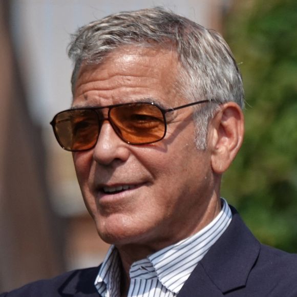 George Clooney est une légende vivante du cinéma hollywoodien

George Clooney durant la 82e édition du Festival international du film de Venise (La Mostra, ndlr) en Italie. 
Crédit : Backgrid UK/ Bestimage