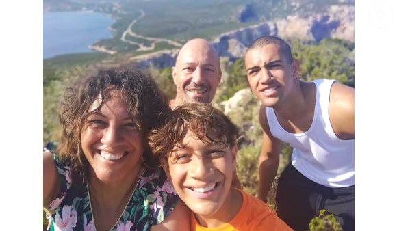 Et avec leurs deux garçons Matis et Solan, ils vivent à la campagne.

Julie et Christophe Mercy, couple de "Loft Story 1", sont les heureux parents de deux garçons prénommés Matis et Solan.