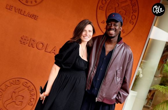 Mory Sacko et sa compagne Emilie Rouquette au village lors des Internationaux de France de Tennis de Roland Garros le 3 juin 2026 © Jacovides / Moreau / Bestimage
