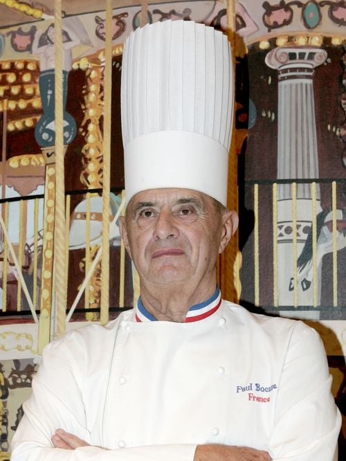 Le restaurant historique de Paul Bocuse qui avait baissé le rideau rouvre ses portes ce samedi, et il affiche déjà complet