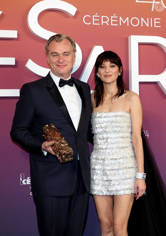 Marion Cotillard, Christopher Nolan (César d’Honneur) - Photocall des lauréats (press room) lors de la 49ème édition de la cérémonie des César à l’Olympia à Paris le 23 février 2024 © Dominique Jacovides / Olivier Borde / Bestimage
