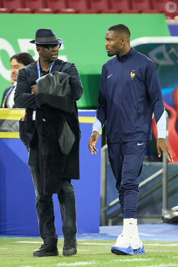 Une jeune américaine affirme que le fils de Lilian Thuram l’a attaqué alors qu’ils se trouvaient chez elle

Lilian Thuram avec son fils Marcus Thuram - Célébrités dans les tribunes du match du groupe D de l'Euro 2024 entre l'équipe de France face à l'Autriche (1-0) à Dusseldorf en Allemagne le 17 juin 2024. © Cyril Moreau/Bestimage