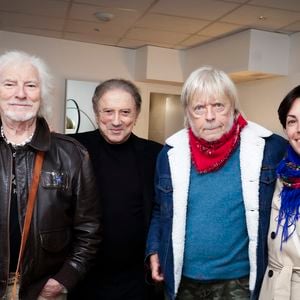 Hugues Aufray vit dans une demeure de Marly-le-Roi qu'il considère comme son "paradis", mais une règle concernant sa propriété l'agace particulièrement.

Hugues Aufray, sa femme Murielle, Michel Drucker, Renaud et sa femme Cerise en backstage du concert de Hugues Aufray au Le Dôme de Paris - Palais des Sports. © Jack Tribeca / Bestimage