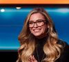 Elle souhaite en faire profiter aux personnes qui sont dans la même situation. 

Clara Morgane porte ses lunettes de vue pour la première fois à la télévision - Enregistrement de l'émission "100% Logique", présentée par C.Féraud et diffusée le 5 octobre sur France 2
© Christophe Clovis / Bestimage