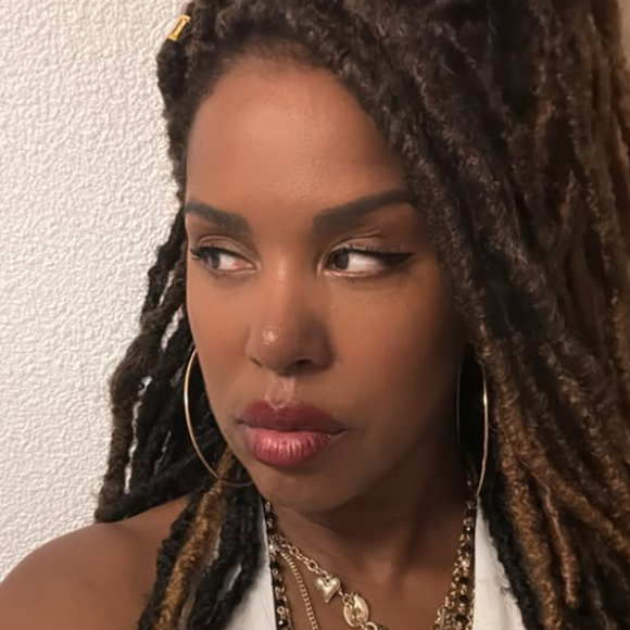 La jeune femme est également compositrice et on lui doit notamment la musique du générique d'un dessin animé pour enfants bien connu, à savoir Oscar et Malika, toujours en retard.

Nathalie (N'oubliez pas les paroles) sur Instagram