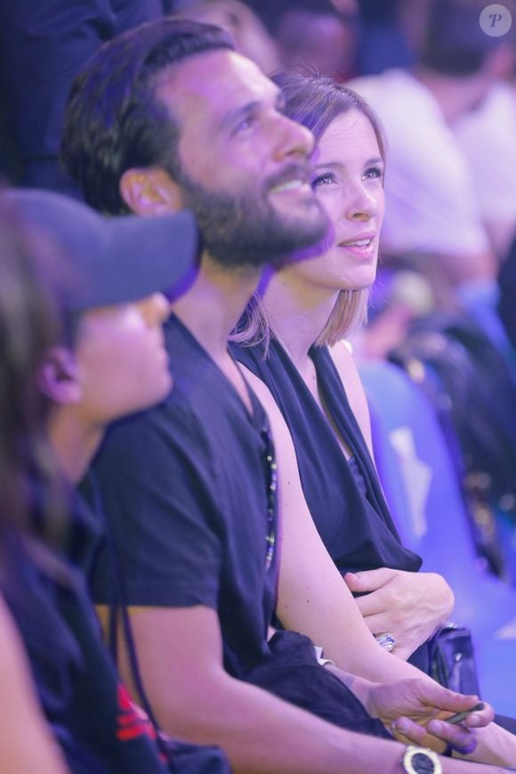 Maxim Nucci (Yodelice) et sa compagne enceinte Isabelle Ithurburu - Maxim Nucci (Yodelice) et sa compagne enceinte Isabelle Ithurburu assistent au match de boxe de Tony Yoka au palais des sports de Paris, le 23 juin 2018 © Veeren-CVS/Bestimage