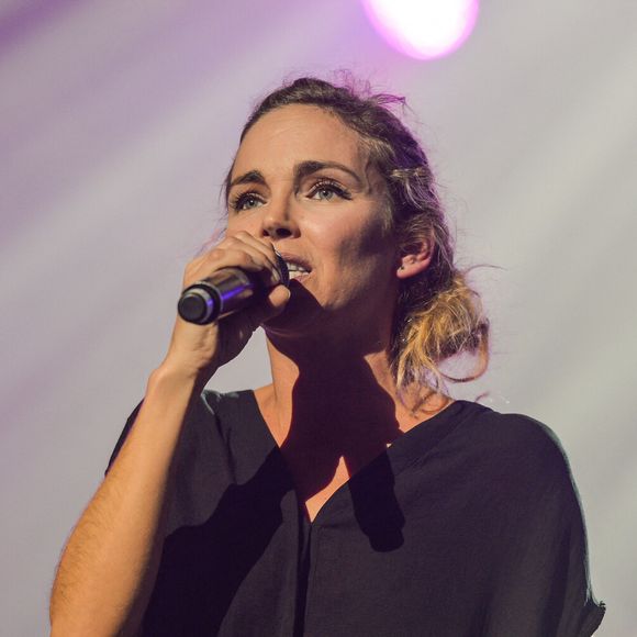 Une belle manière de montrer que Bixente Lizarazu épaule sa compagne.

Claire Keim lors de la 8e édition de FootConcert, au profit de l'association Huntington Avenir a Saint Etienne, France le 26 mars 2016. Photo Julien Reynaud/APS-Medias/ABACAPRESS.COM