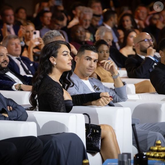 Cristiano Ronaldo avec sa compagne Georgina Rodriguez lors de la cérémonie des Globe Soccer Awards organisée à Dubaï le 27 décembre 2024.