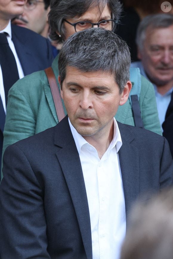 Thomas Sotto - Sorties des obsèques de Philippe Labro en l'église de Saint-Germain-des-Prés à Paris le 13 juin 2025. © Dominique Jacovides - Christophe Clovis / Bestimage