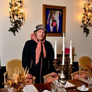 Exclusif -  Le chanteur et artiste Philippe Katerine durant le vernissage de son exposition "Les Mignonismes"  installée au Château de Crémat sur les hauteurs de Nice jusqu'au 18 mai 2025.  © Bruno Bebert / Bestimage
