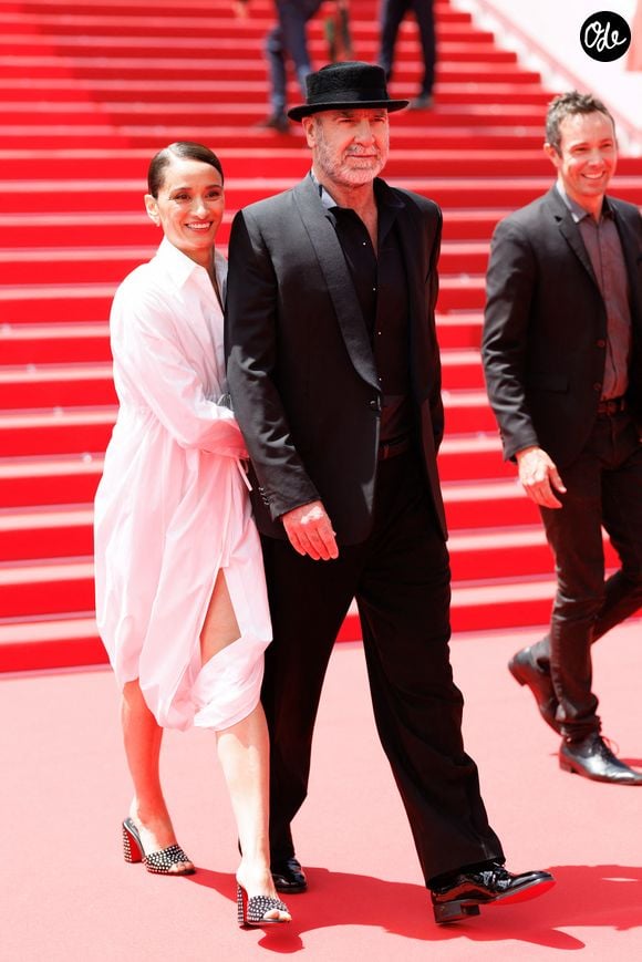 Eric Cantona et sa femme Rachida Brakni - Montée des marches du film « Soudain » lors du 79ème Festival International du Film de Cannes, le 15 mai 2026. © Jacovides-Moreau / Bestimage