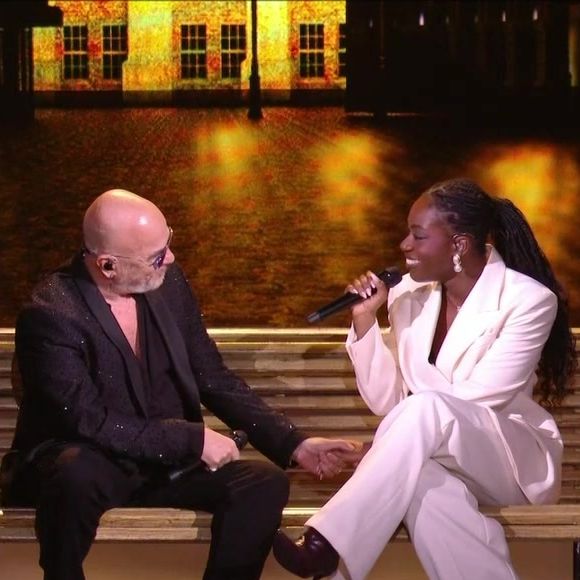 La prestation a été marquée par une plateforme pivotante, source de stress pour Sarah, mais elle a réussi à rester performante.

Sarah est revenue sur son duo avec Pascal Obispo lors du dernier prime. Capture d'écran TF1