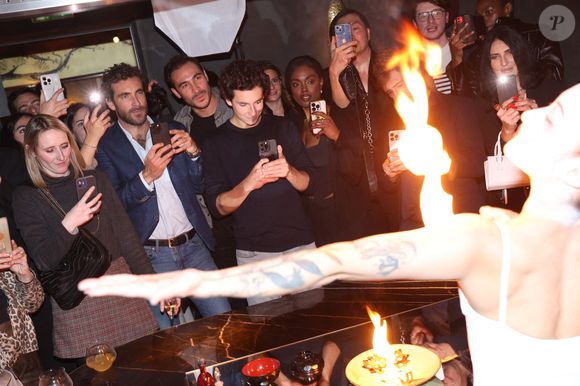 Martin Kretz, Raphael Kretz et Valentin Kretz assistent à la soirée d'ouverture du restaurant " BENIHANA " à Paris, France, le 12 décembre 2024. Photo par Jerome Dominé/ABACAPRESS.COM