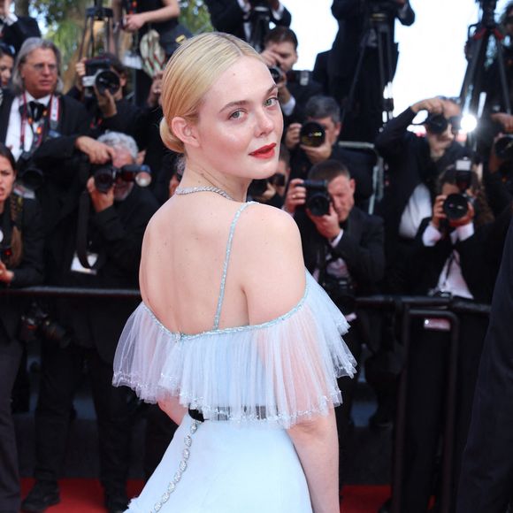Elle Fanning sur le tapis rouge de la cérémonie de clôture du 78ème Festival de Cannes au Palais des Festivals le 24 mai 2025 à Cannes, France. Photo par Jerome Domine/ABACAPRESS.COM