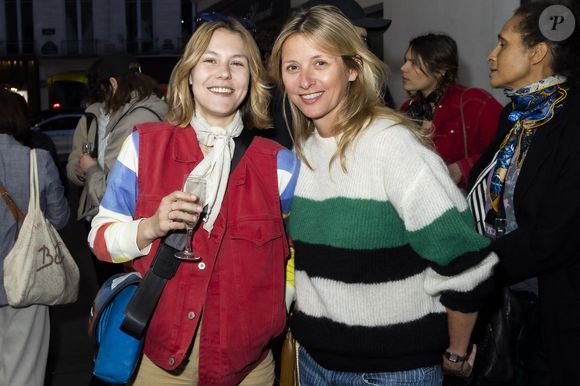 La jeune femme de 27 ans est photographe

Yasmine et Sarah Lavoine - Cocktail Chez Marc'O pendant la première édition du parcours Off Vendôme du 24 au 26 mars 2022 autour de la Place Vendôme à Paris le 24 mars 2022. © Jack Tribeca / Bestimage