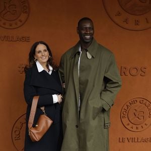 Omar Sy et sa femme Hélène lors des Internationaux de France de Tennis de Roland Garros 2025, à Paris, France, le 7 juin 2025.

© Cyril Moreau / Bestimage