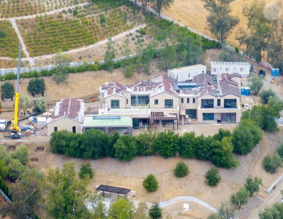 EXCLUSIF Hidden Hills, Californie – Photo prise le 5 juin 2025 – Cinq ans plus tard, Kylie Jenner a révélé qu'elle était prête à emménager dans son immense manoir de Hidden Hills, doté d'un bunker souterrain. Backgrid USA / Bestimage