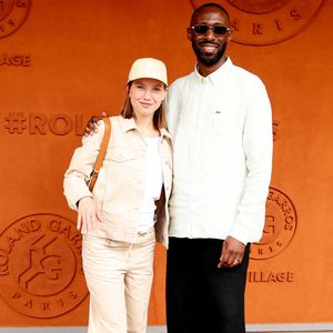 Gina Jimenez et Thomas Ngijol au photocall du village lors des Internationaux de France de Tennis de Roland Garros 2026, à Paris, France, le 6 juin 2026. © Jacovides-Moreau/Bestimage