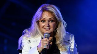 Bonnie Tyler toujours prise en charge : son état force sa famille à prendre une décision importante