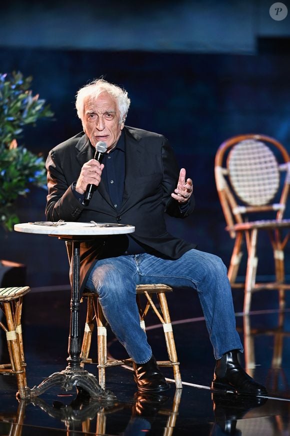 Exclusif - Gerard Darmon - Enregistrement de l'émission "La chanson secrète", présentée par N.Aliagas et diffusée le 1er décembre sur TF1
© Guillaume Gaffiot-Cyril Moreau / Bestimage