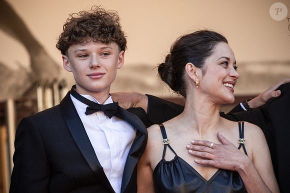 Marcel Canet et sa mère Marion Cotillard - Montée des marches du film " Karma " lors du 79ème Festival International du Film de Cannes, le 15 mai 2026. © Jacovides-Moreau / Bestimage