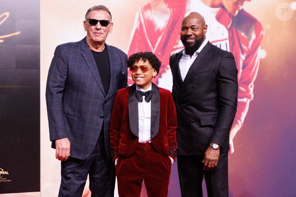 Le producteur Graham King (de gauche à droite), l'acteur Juliano Valdi et le réalisateur Antoine Fuqua sur le tapis rouge avant la première du film "Michael" - biopic sur Michael Jackson. 10 avril 2026, Berlin. Photo : Carsten Koall/DPA/ABACAPRESS.COM