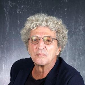 Il a validé la version d’Obispo, qui proposait une mise en scène et des chorégraphies inédites, et condamné Chouraqui à verser 35 000 euros pour dénigrement. 

Portrait de Elie Chouraqui lors de l'enregistrement de l'émission "Chez Jordan de Luxe" à Paris. Le 26 septembre 2023
© Cédric Perrin / Bestimage