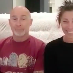 Vincent Lagaf' est aussi un homme amoureux, il partage sa vie dans le Sud de la France avec une certaine Nathalie, une psychologue spécialisée dans la criminologie.

Vincent Lagaf' chez lui avec sa compagne Nathalie. Photo publiée le 17 février 2021.