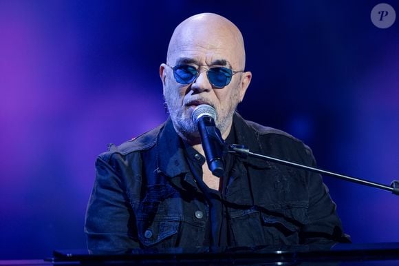 Exclusif - Pascal Obispo pour les surprises lors de l'enregistrement de l'émission "La Boîte à secrets", présentée par F.Bollaert et diffusée le 2 janvier 2026 sur France 3, dans les studios du Lendit à Saint-Denis, France, le 1er décembre 2025. © Cyril Moreau/Bestimage