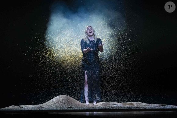 Louane, qui représentera la France lors de l'Eurovision 2025, se retrouvera-t-elle sur la même scène que Céline Dion ? Réponse ce samedi 17 mai sur France 2.

A Bâle en Suisse, Louane chante maman lors de la deuxième demi-finale de l'Eurovision 2025 le 13 mai. (Credit Image: © Baden Roth/ZUMA Press Wire)