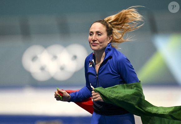 Francesca Lollobrigida de l'Italie célèbre après la finale du 3000m féminin de patinage de vitesse aux Jeux Olympiques d'hiver de 2026 de Milan-Cortina à Milan, Italie, le 7 février 2026. Photo by Xinhua/ABACAPRESS.COM/Wu Wei)