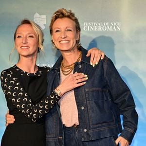 Car rappelons que cette dernière sera à l'affiche de quatre nouveaux films en 2026.

Audrey Lamy, pour le film En Tongs au pied de l’Himalaya, et sa soeur Alexandra Lamy pour le film Louise Violet. - 6ème édition du festival Cinéroman à Nice le 1er octobre 2024. © Dominique Jacovides - Bruno Bebert / Bestimage