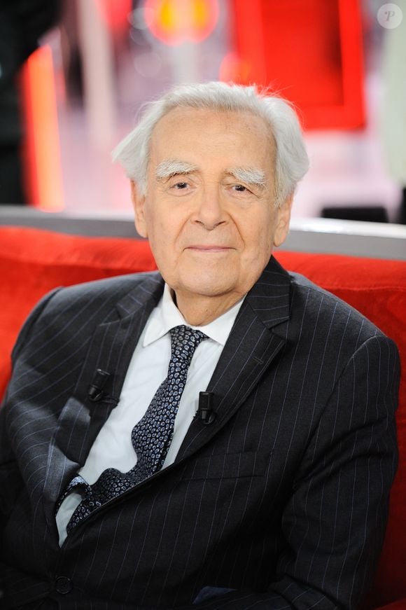 C'était en 2021, trois ans avant sa disparition.

Exclusif - Bernard Pivot - Enregistrement de l'émission Vivement dimanche au studio Gabriel, presentée par Michel Drucker
© Guillaume Gaffiot / Bestimage