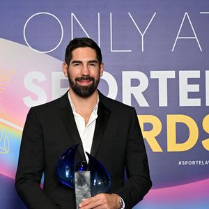 Louis Ducruet a remis le prix de "La Légende" à Nikola Karabatic lors de la soirée des Sportel Awards 2024 au Grimaldi Forum à Monaco, le 28 octobre 2024. © Bruno Bebert/Bestimage